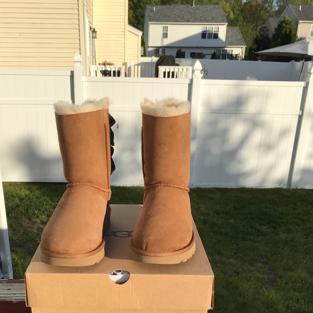UGG Bailey Bow II Velvet Ribbon - Picture 6 of 8